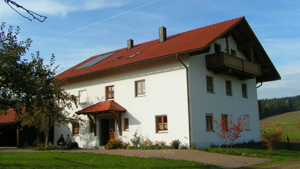 aubauernhof-ferienhaus-familienurlaub-bayern-ansicht-panorama