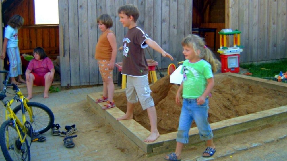 fischer-bauernhof-familienurlaub-bayern-kinderpielplatz