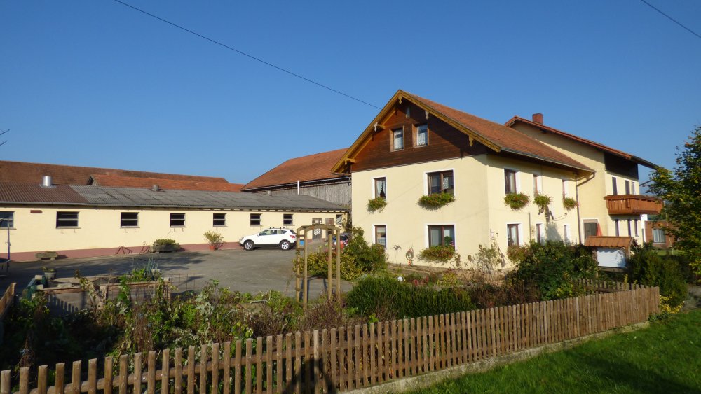 fischer-bauernhofurlaub-bayerischer-wald-ferienhaus-aussenansicht