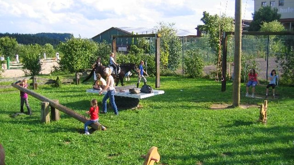 fuchsenhof-reiterhof-kinderreiterferien-spielplatz