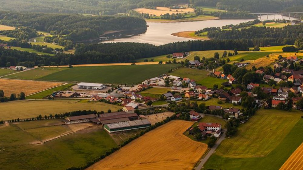 fuchsenhof-reitschule-oberpfaelzer-wald-luftbild-landschaft