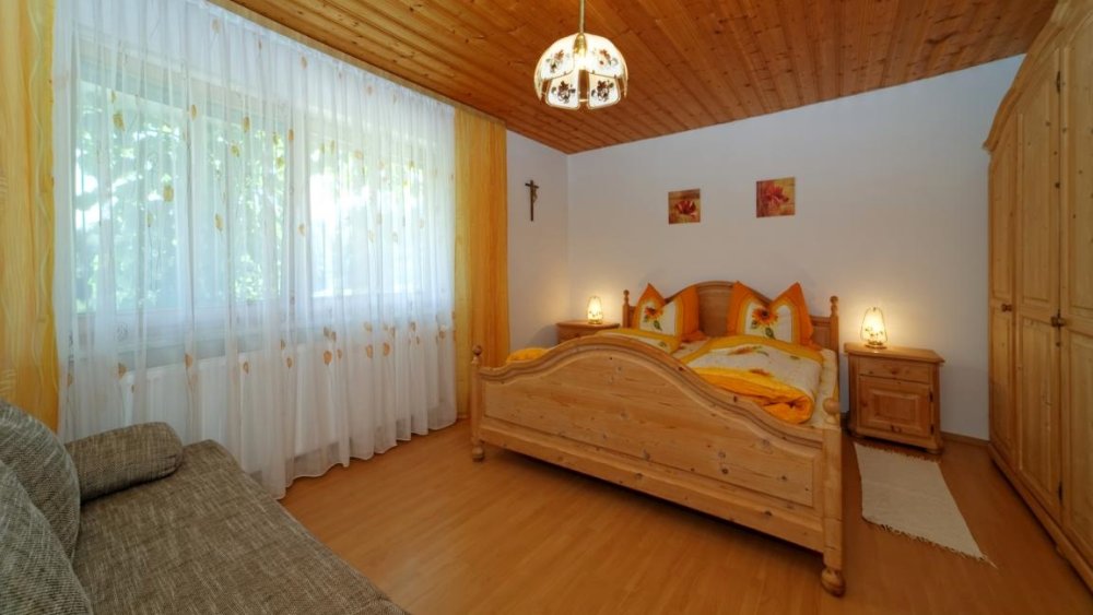 hamberger-ferienwohnung-bayerischer-wald-gruppenhaus-schlafzimmer