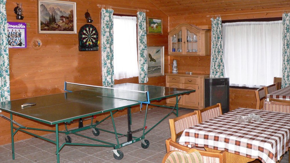 koller-bauernhofurlaub-oberpfalz-aufenthaltsraum-tischtennis