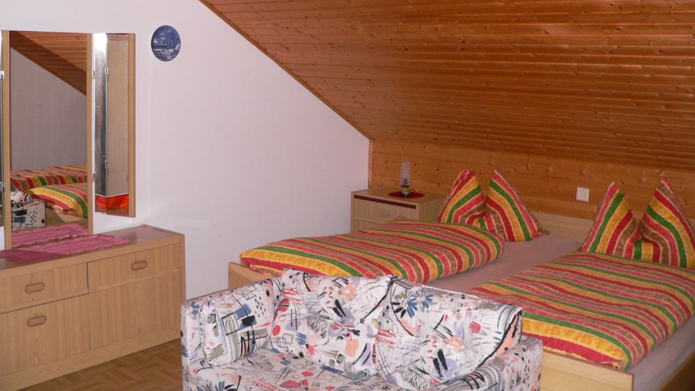 koller-ferienwohnungen-bayern-schlafzimmer-doppelbett