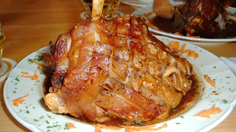 muhr-familiengasthof-bayern-halbpension-schweinshaxn-essen-gehen