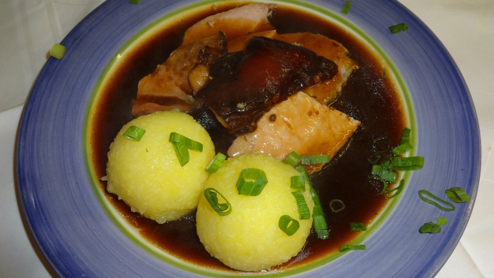 muhr-familiengasthof-halbpension-schweinebraten-mit-knoedel