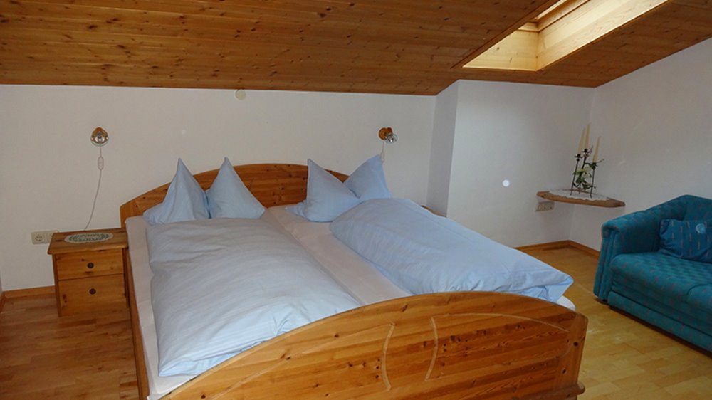 muhr-ferienwohnungen-familienbauernhof-gasthof-schlafzimmer