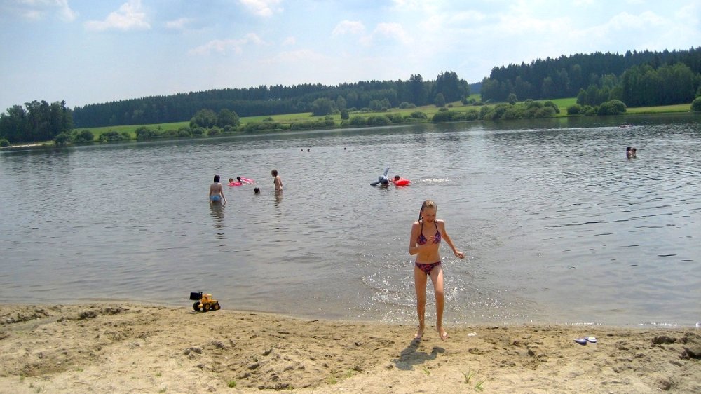 schneider-bauernhofurlaub-familien-kinder-badesee