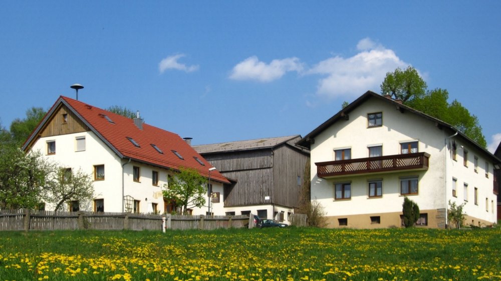 schneider-bauernhofurlaub-mit-streichelzoo-bayern-ferienhaus-ansicht