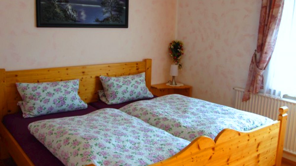 schneider-ferienwohnungen-bauernhofurlaub-bayern-blumenwiese