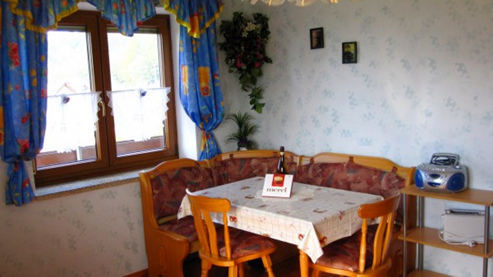 schneider-hoffelder-wirt-ferienwohnung-blumenwiese-essbreich