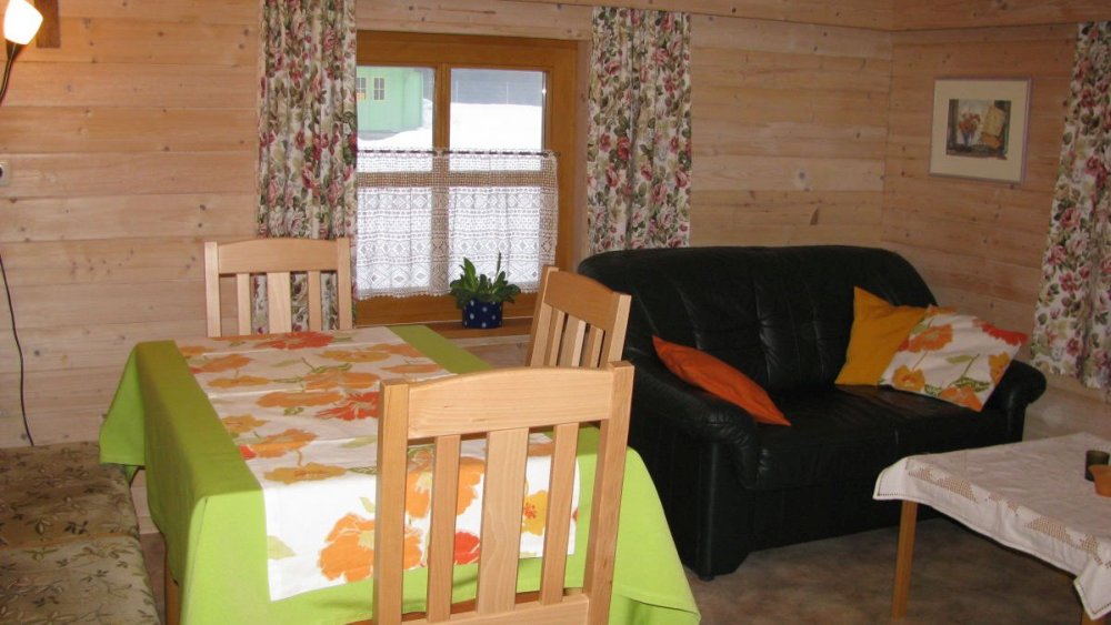 spannbauer-ferienwohnungen-essen-couch-gruppenurlaub