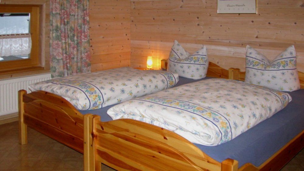 spannbauer-ferienwohnungen-schlafzimmer-ruhige-lage