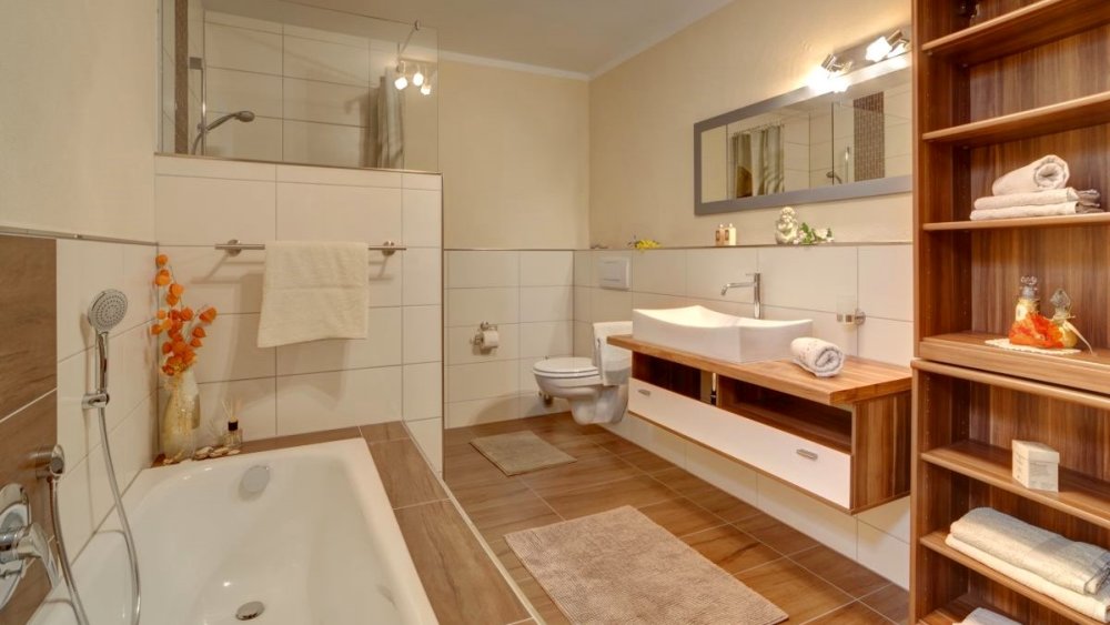 sterl-ferienwohnungen-barrierefrei-badezimmer-mit-offener-dusche