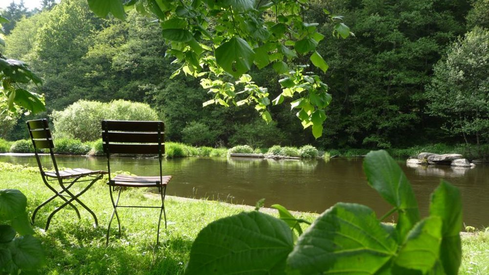 untermurnthal-gruppenhaus-am-wasser-oberpfaelzer-wald