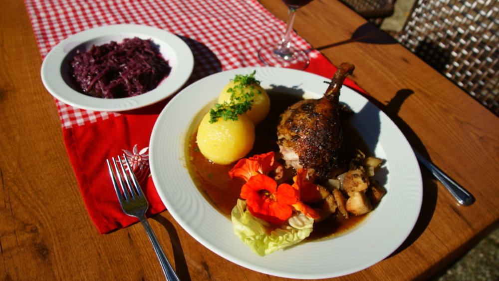neuhof-bikehotel-bayerischer-wald-biergarten-touren-essen