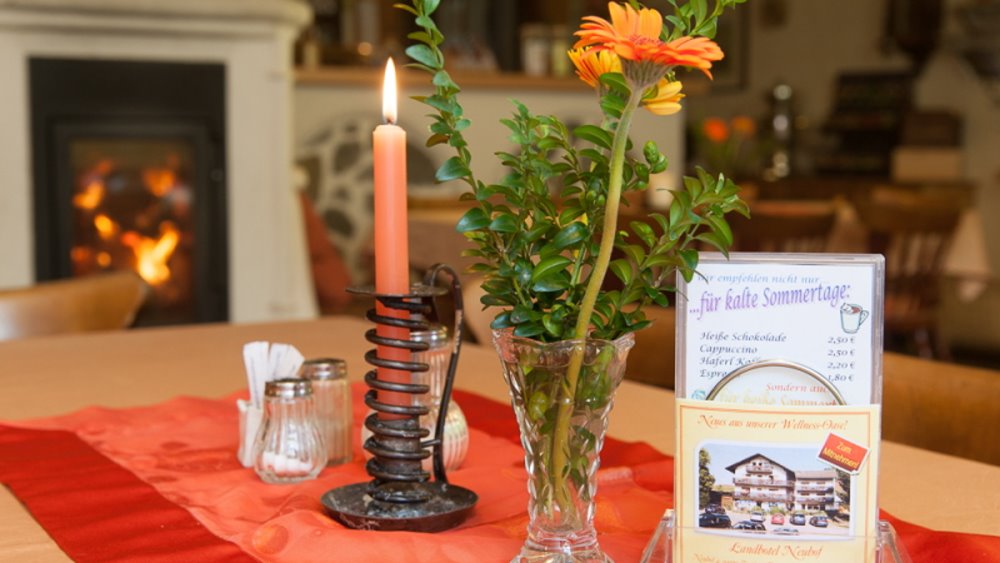 neuhof-landhotel-niederbayern-romantikurlaub-kaminfeuer