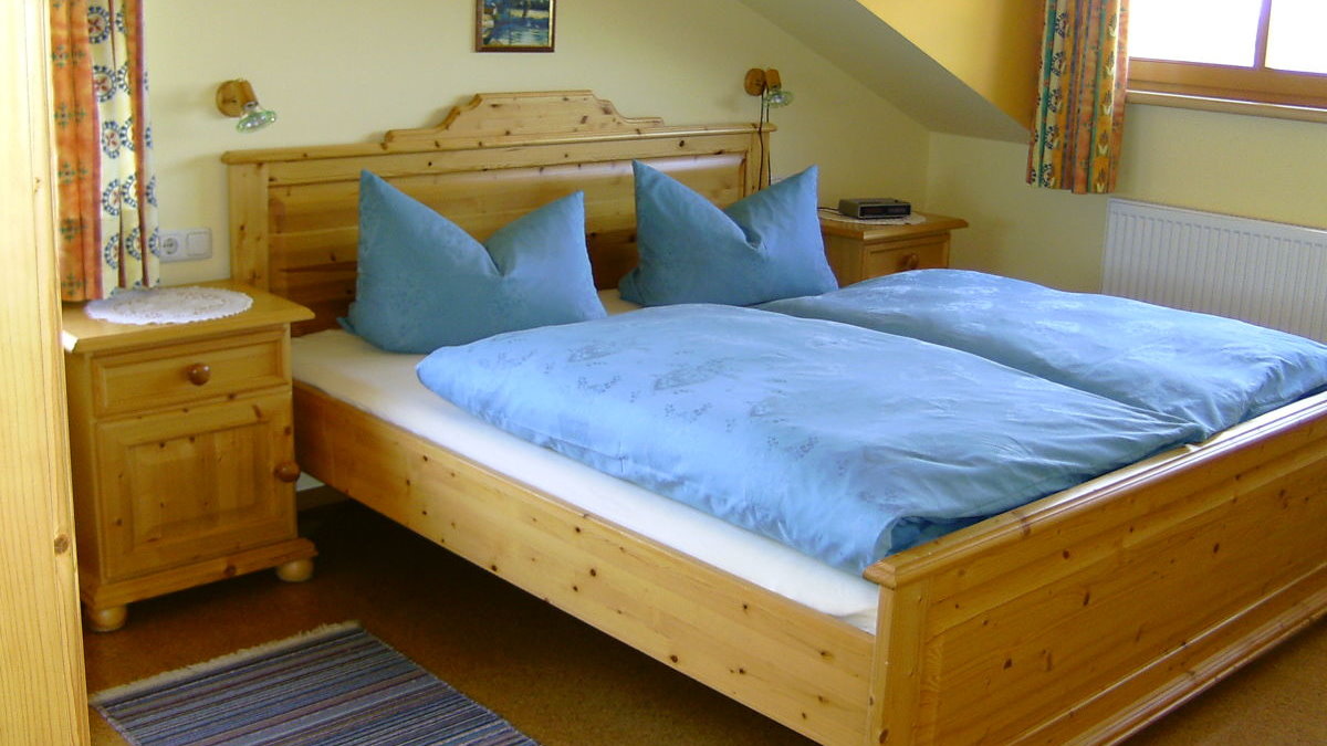 ernst-ferienwohnung-regen-bayerwald-schlafzimmer