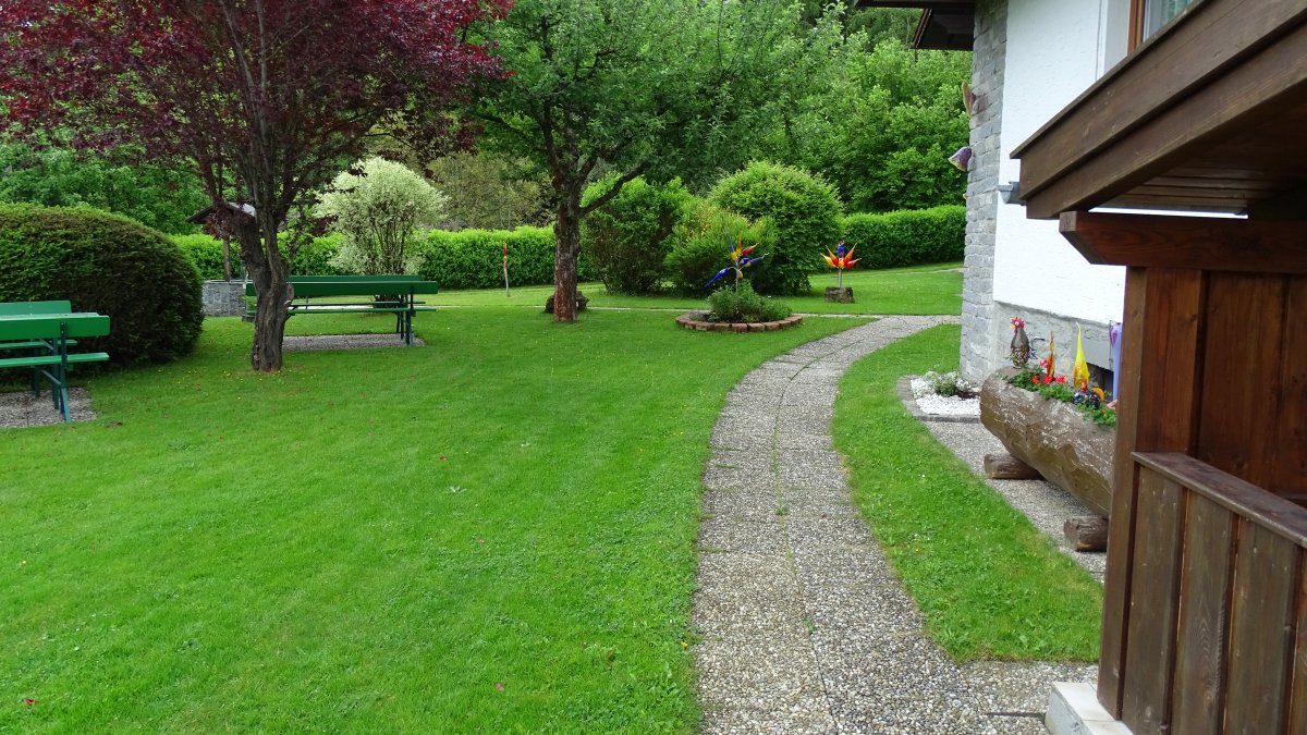 gaestehaus-jutta-lindberg-bayerischer-wald-garten-zwiesel