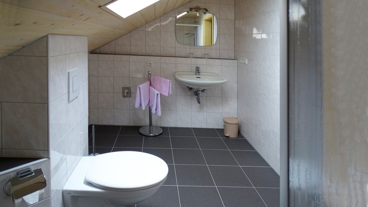 gaestehaus-jutta-lindberg-zimmer-fruehstueck-zwiesel-bad-wc