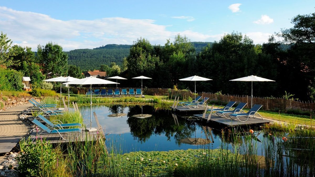 wellnesshotel-niederbayern-refugium-naturbadeteich lindenwirt-wellnesshotel-niederbayern-refugium-naturbadeteich