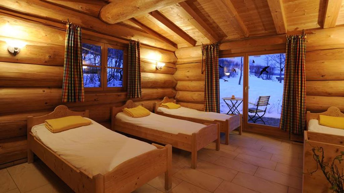 lindenwirt-wellnesshotel-wellnessbereich-blockhaussauna-ruheraum