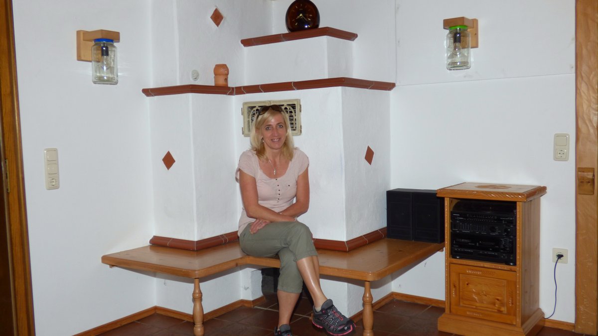 richards-almhuettenurlaub-bayerischer-wald-kachelofen-romantik-kaminofen