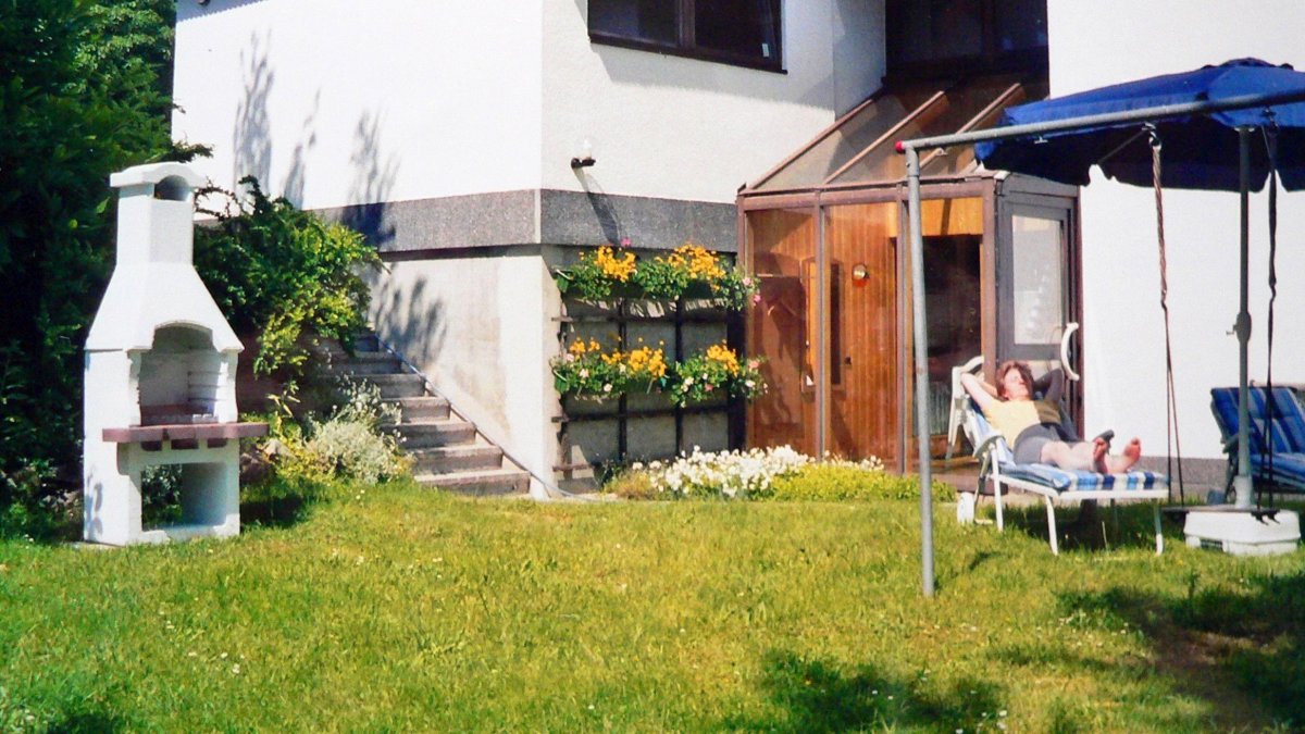 zeintl-ferienwohnung-niederbayern-garten-liegewiese-grill-gross-1200