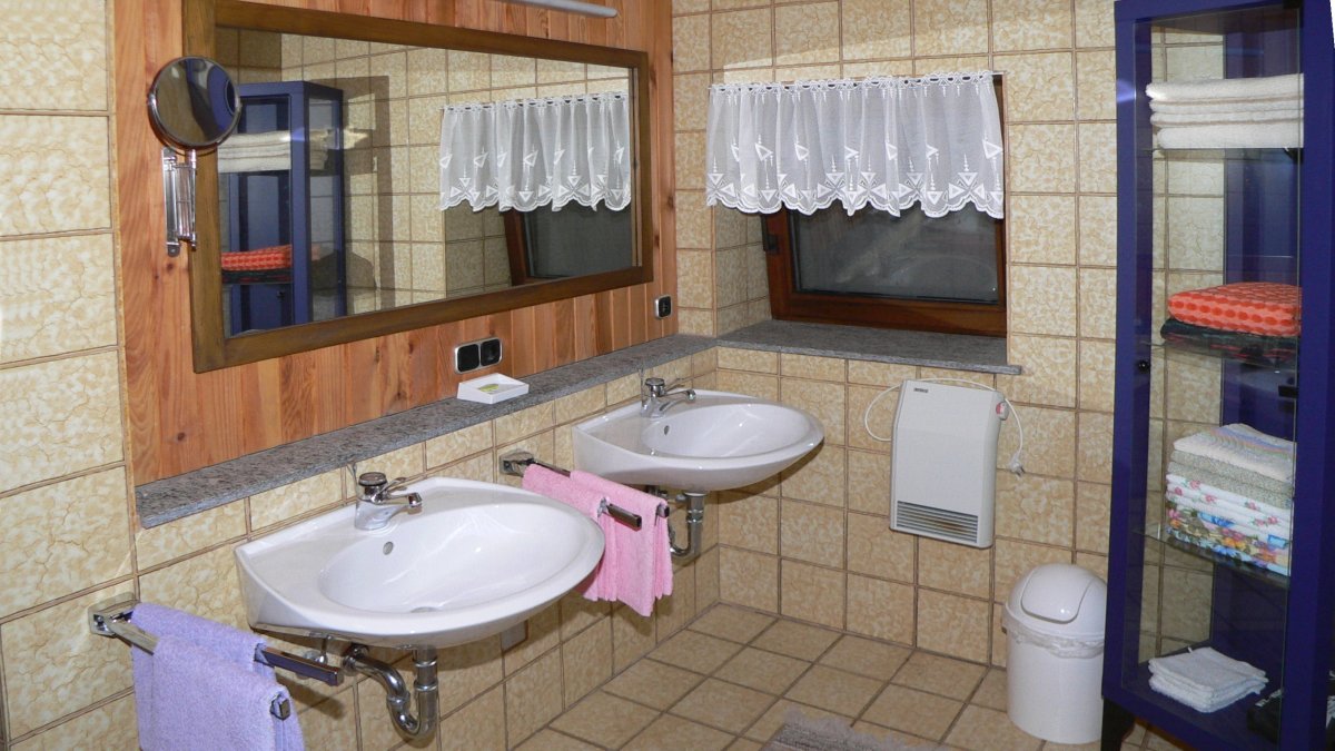 zeintl-ferienwohnung-wiesenfelden-badezimmer-niederbayern-1200