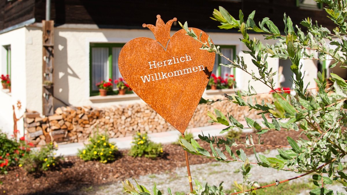 asbachtal-exklusives-ferienhaus-bayerischer-wald-waidlerhaus-herzlich-willkommen