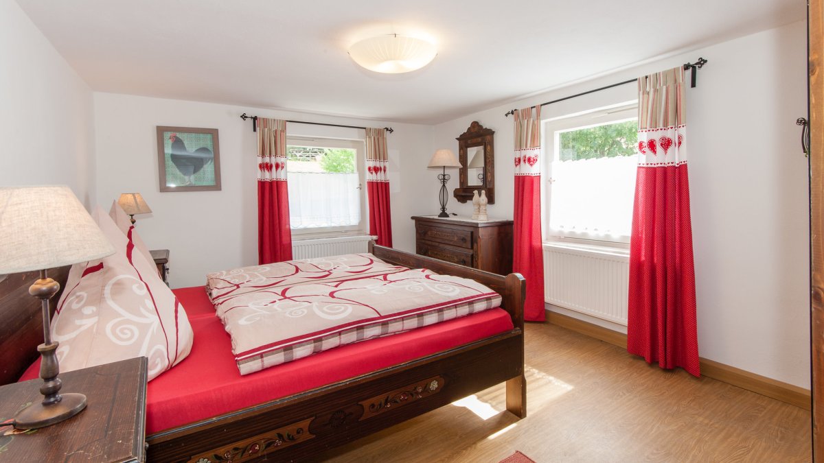 Gruppen ferienhaus-bayerischer-wald-schlafzimmer-doppelbetten