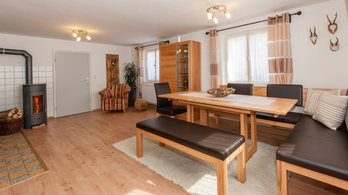 ferienhaus-kaminofen-bayerischer-wald-holzofen-ferienwohnung