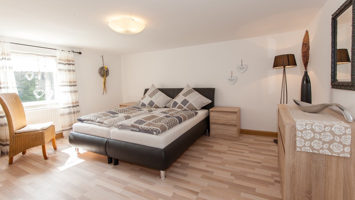 asbachtal-ferienhaus-niederbayern-bodenmais-schlafen-zimmer