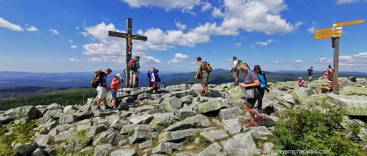 bayerischer-wald-berg-gipfel-wanderung-lusen-highlights-felsenmeer