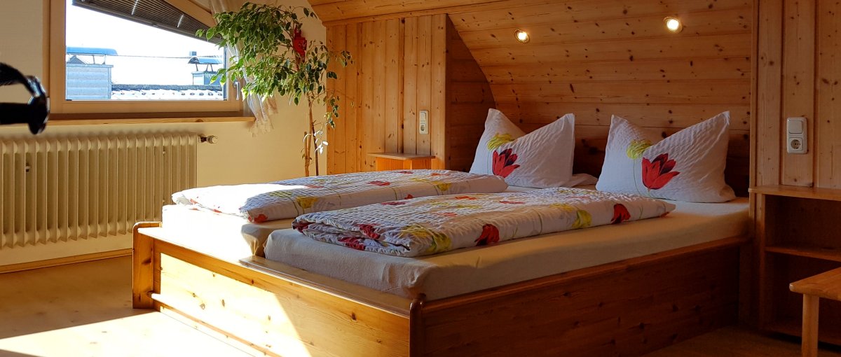 Ferienwohnungen für Familienurlaub am Bauernhof im Bayerischen Wald brechenmacherhof-rinchnach-ferienwohnungen-bauernhofurlaub-übernachtung-zimmer