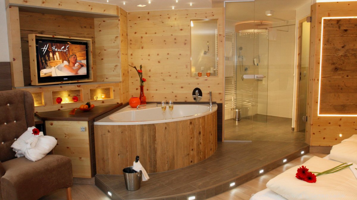 hüttenhof-wellnesshotel-private-spa-suiten-liebesurlaub-verliebte