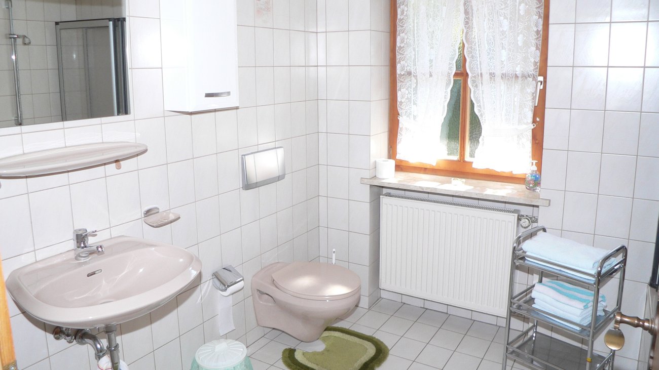 kraus-gasthof-pension-ferienwohnung-bayern-badezimmer-1300 kraus-gasthof-pension-ferienwohnung-bayern-badezimmer