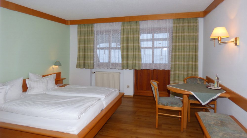 lindenhof-hetzenbach-landhotel-regensburg-zimmer-frühstück-1000 lindenhof-hetzenbach-landhotel-regensburg-zimmer-frühstück