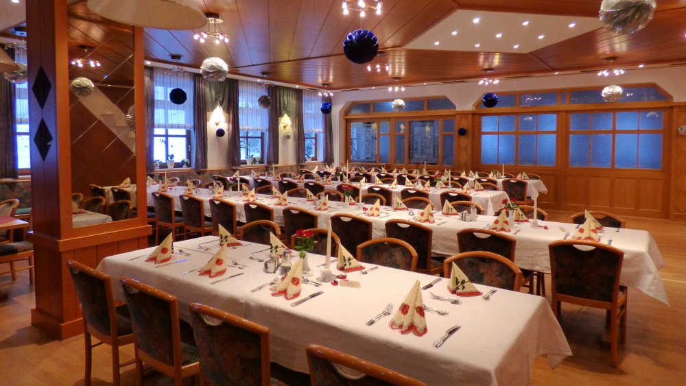 lindenhof-hochzeitshotel-saal-familienfeier-cham-regensburg-1000 lindenhof-hochzeitshotel-saal-familienfeier-cham-regensburg