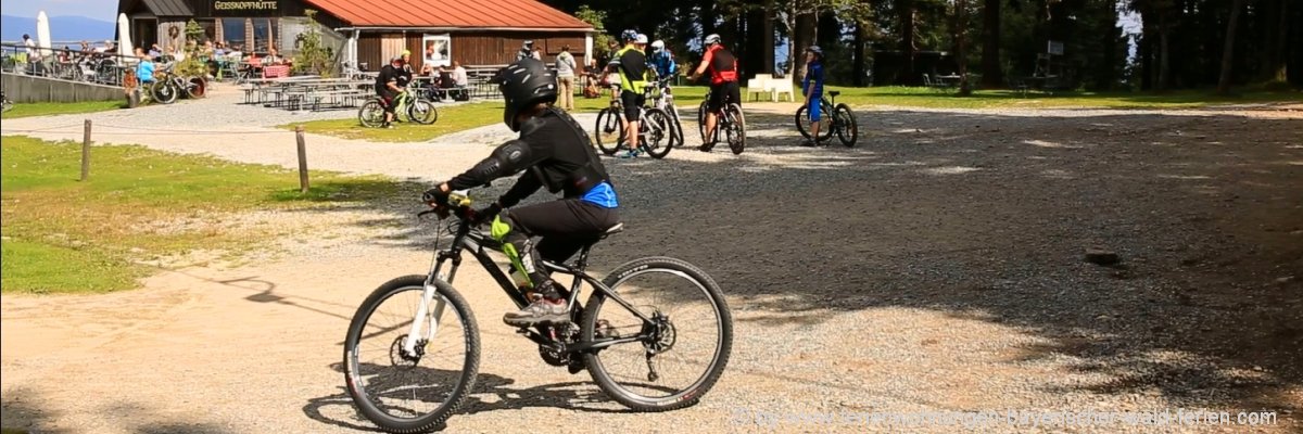 mountainbike-fahren-bayerischer-wald-e-bike-bikepark-geisskopf