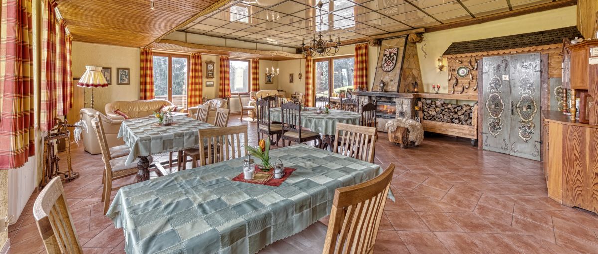 runenhof-bayerischer-wald-bauernhofurlaub-halbpension-aufenthaltsraum-kaminofen runenhof-bayerischer-wald-bauernhofurlaub-halbpension-aufenthaltsraum-kaminofen