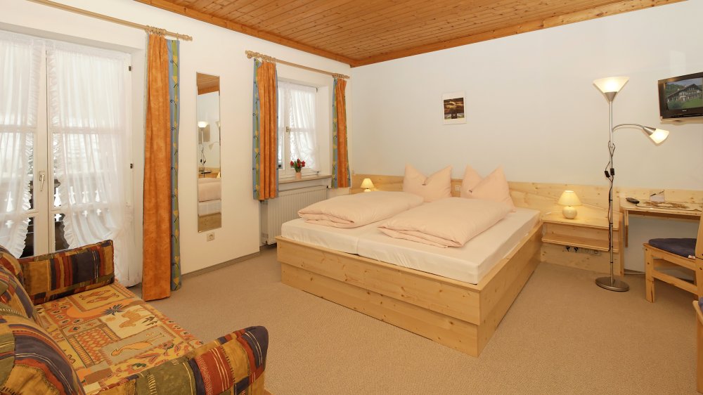 sonnleitn-pension-frühstück-zwiesel-zimmer-bayerischer-wald