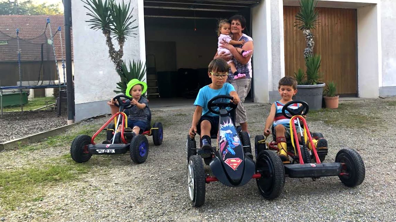 wagner-bauernhofurlaub-bayern-kinder-fuhrpark-1350