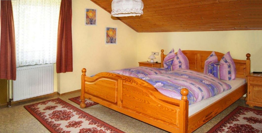 wagner-falkenstein-bauernhof-ferienwohnungen-oberpfalz-schlafzimmer-1000 wagner-falkenstein-bauernhof-ferienwohnungen-oberpfalz-schlafzimmer