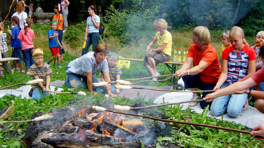 niederbayern-erlebnisurlaub-familienbauernhof-lagerfeuer wieshof-niederbayern-erlebnisurlaub-familienbauernhof-lagerfeuer